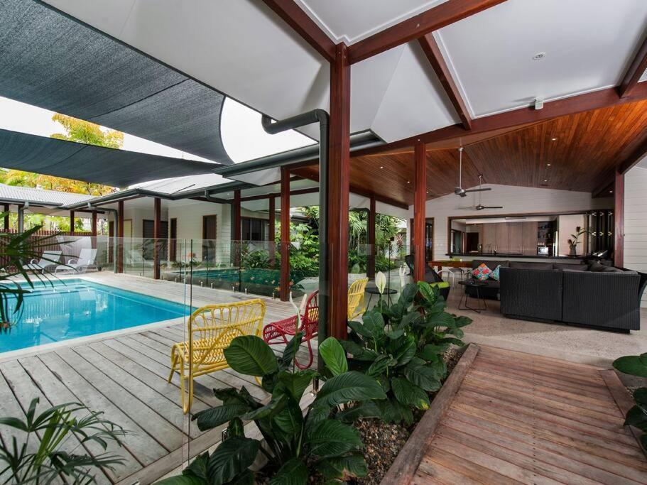 11 Sand - Luxury 5 Bedroom Home Across From The Beach Port Douglas Exterior photo